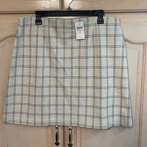 NWT, LP pull on off white with black large window pane checked skirt. Great now!